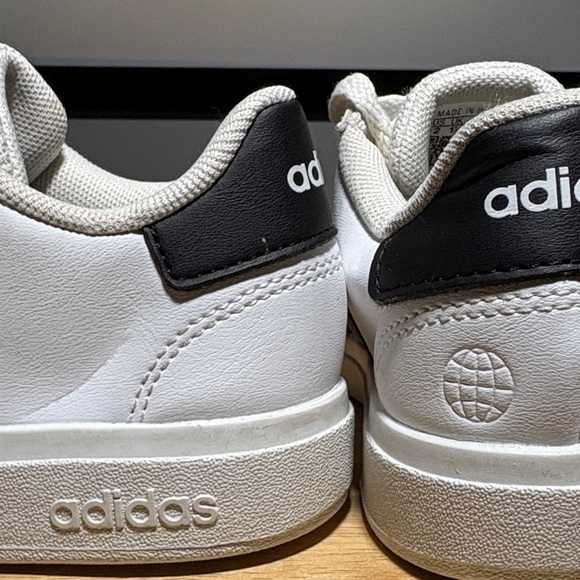 Adidas Classic Sneakers | kids 2 | white black | GUC - Picture 5 of 6